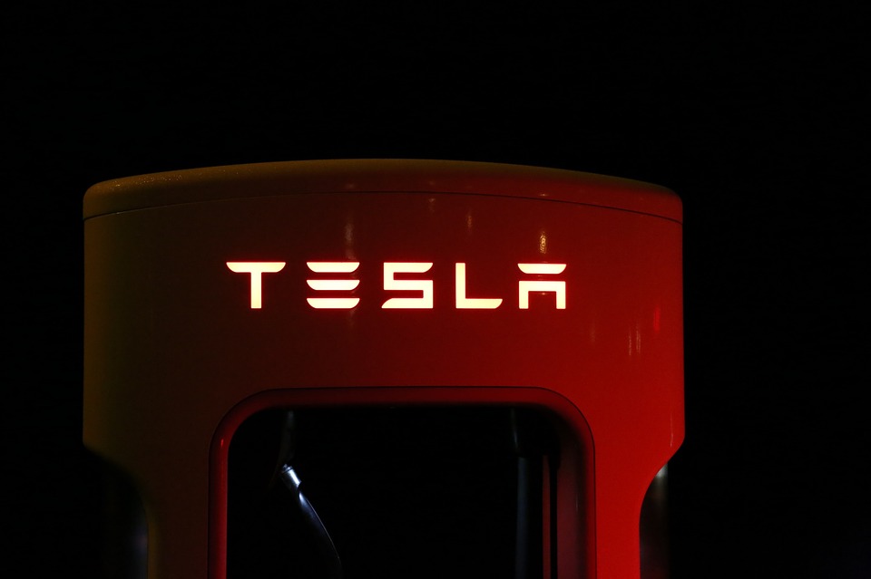Tesla Inc. (NASDAQ:TSLA) Asked To Recall 158,000 Cars Over Touchscreen Glitches
