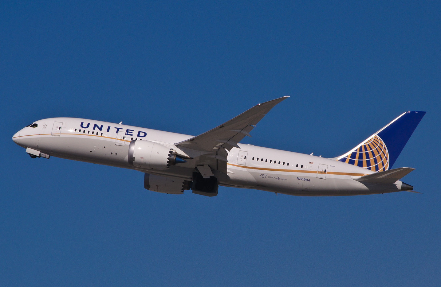 United Airlines Holdings Inc. (NASDAQ:UAL) Posts $1.8 Billion Loss Amid Slow Recovery Warning